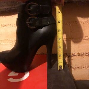 Elegant Black Ankle Boots